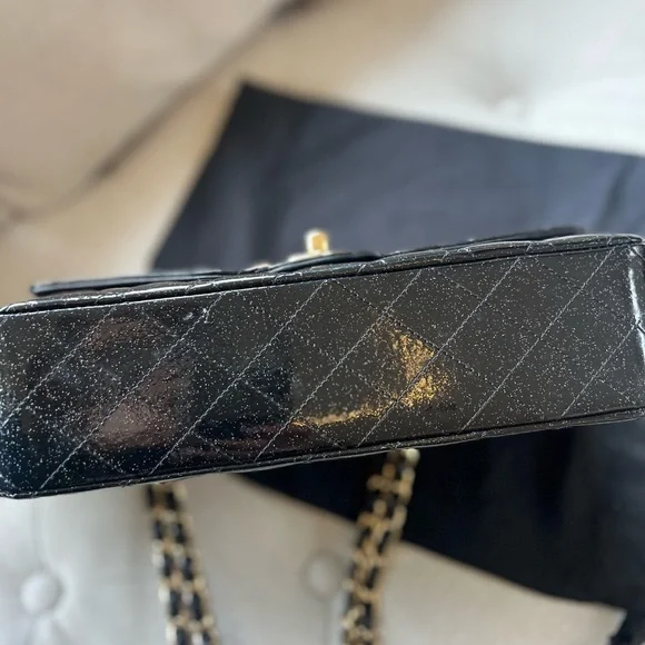 Beautiful patent Chanel bag size small - Picture 13 of 15